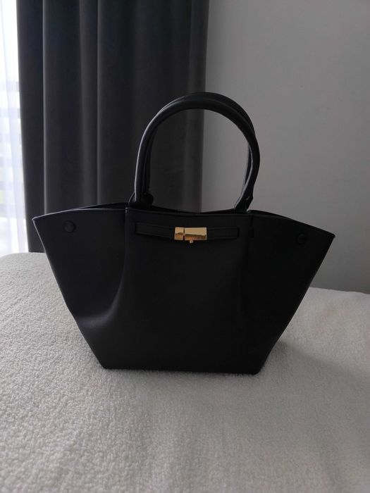 Czarna torebka demellier