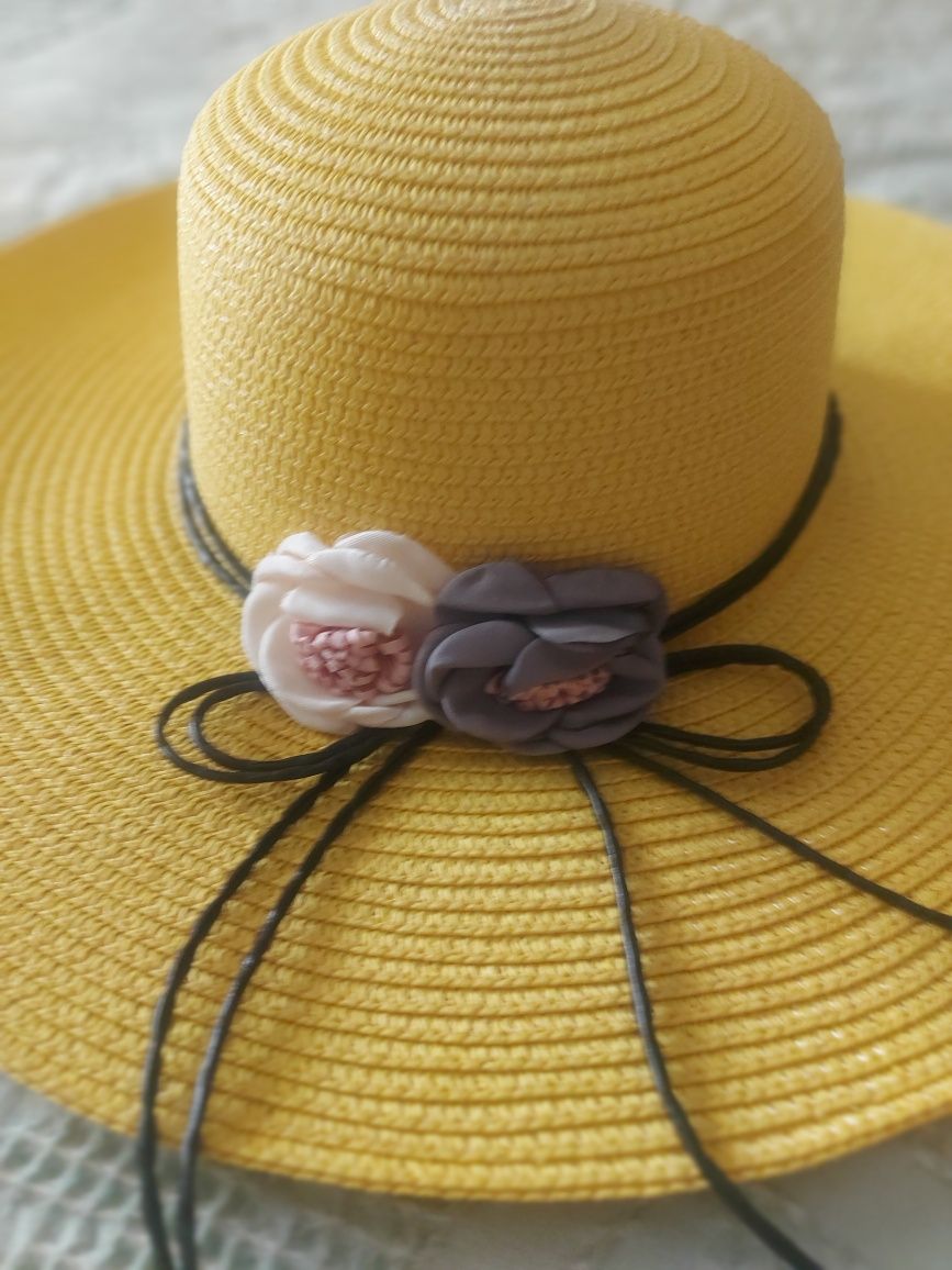 Chapéu amarelo novo