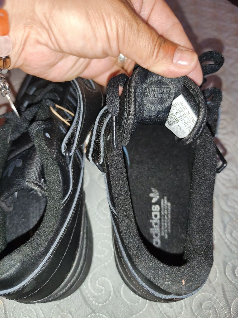 Sapatilhas adidas pretas unisexo