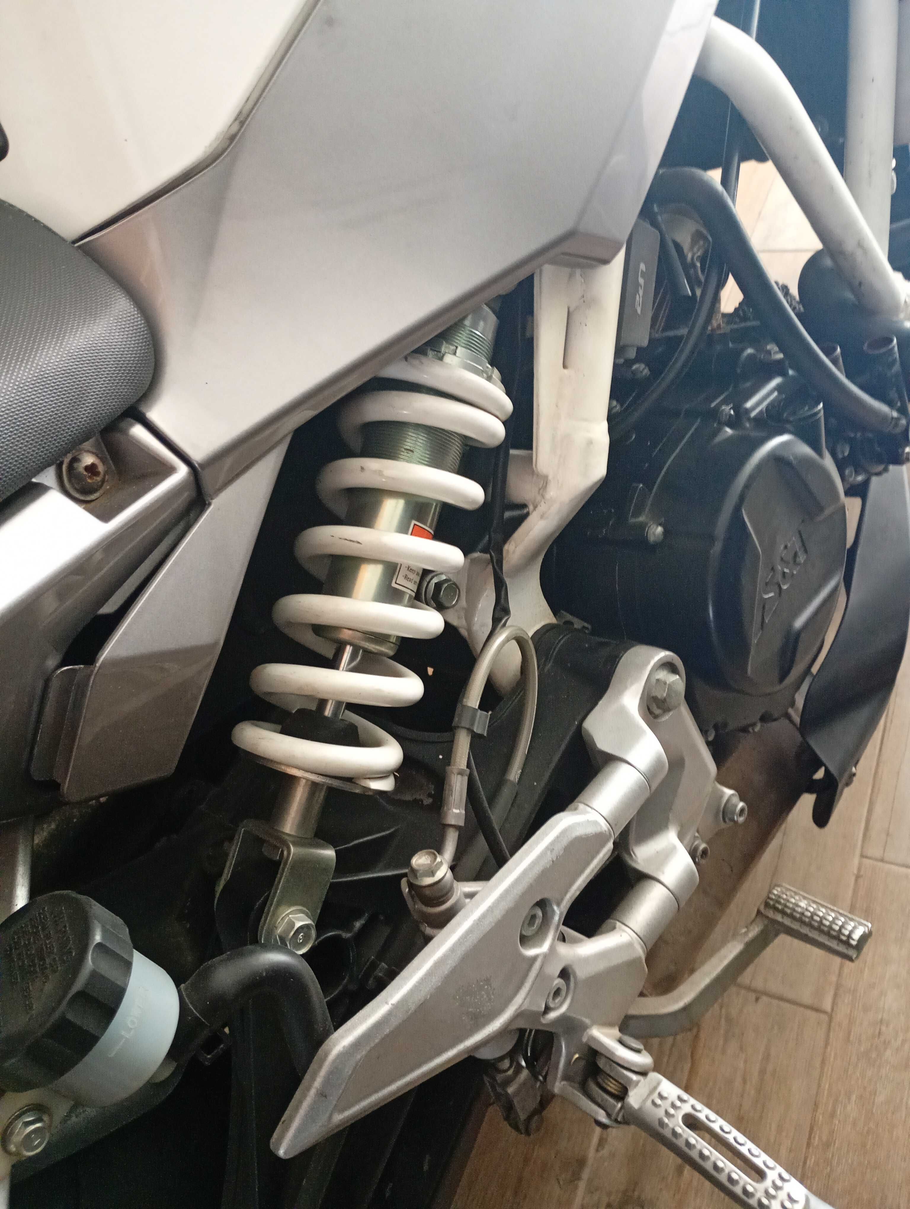 Moto Hyosung GD250