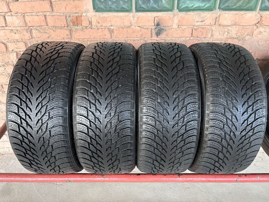 Комплект зимових шин 245/45R19 Nokian