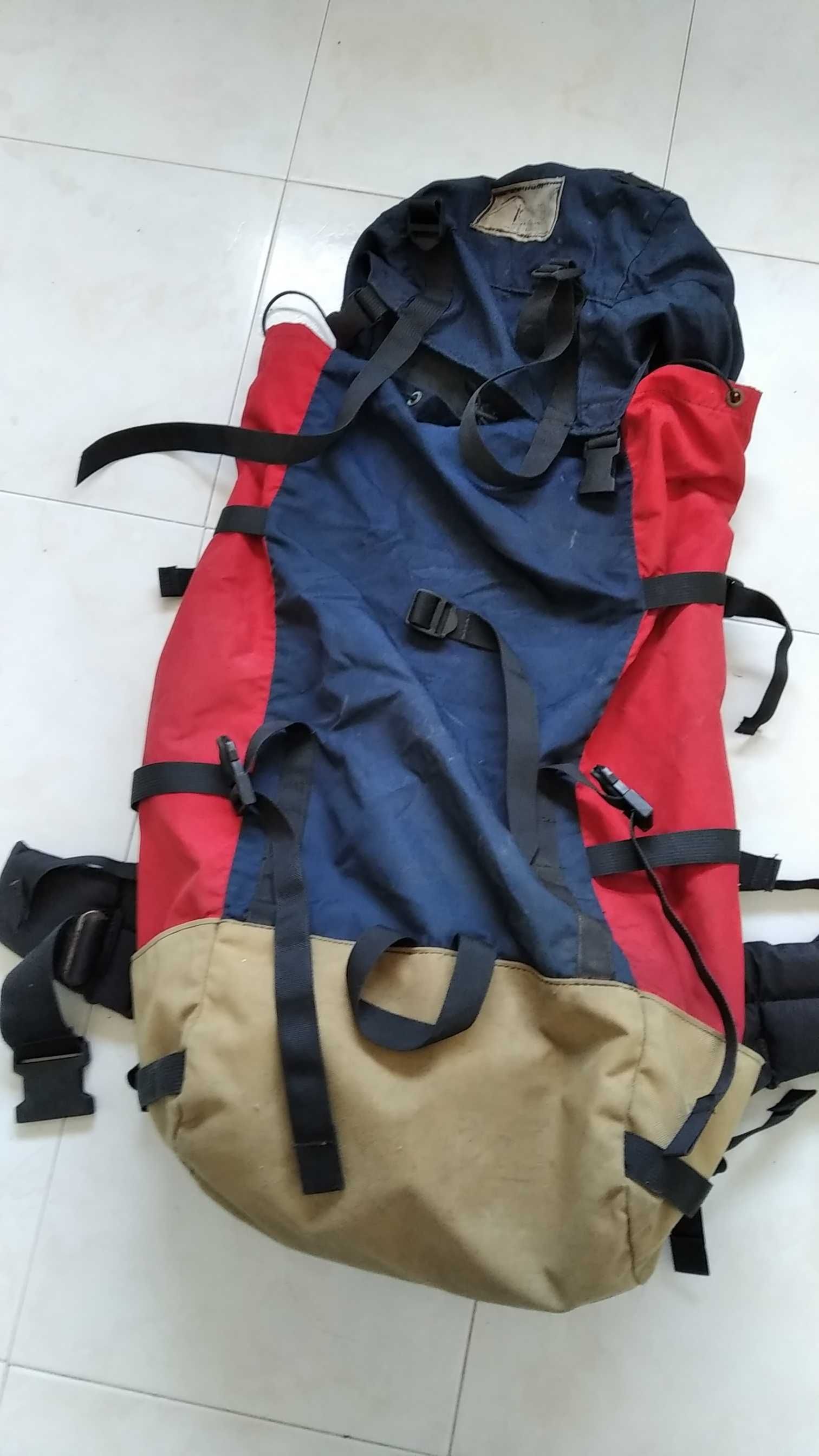 Mochila de campismo Irlandesa LOWE Alpine de 40 Litros