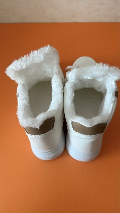 Кросівки жіночі високі