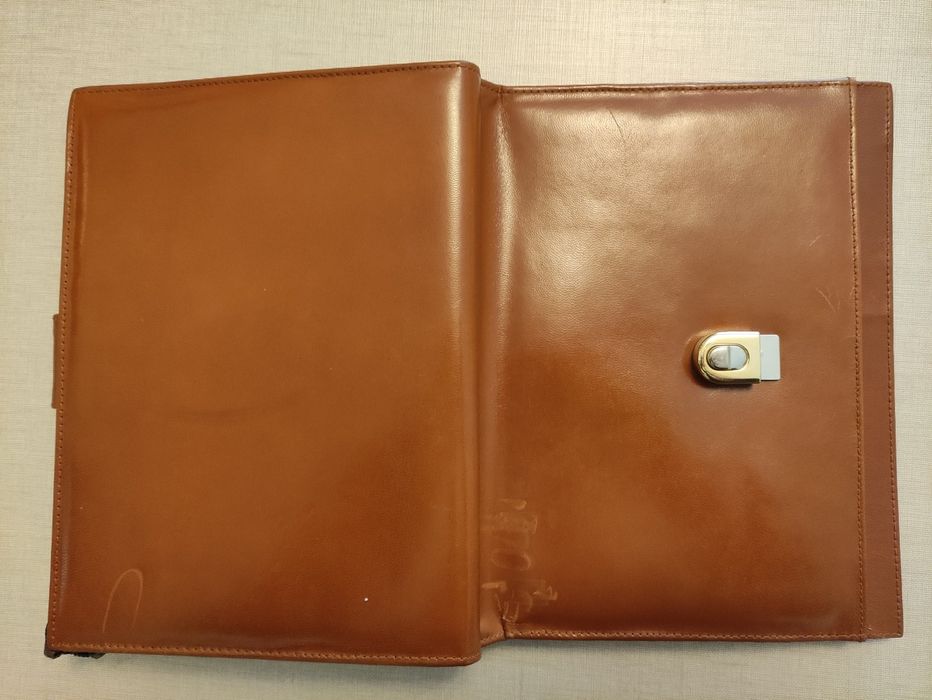 Bolsa em pele de boa qualidade