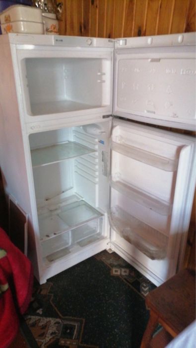 Холодильник Indesit