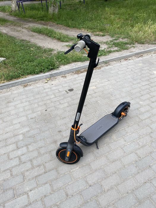 Продам електро самокат Ninebot KickScooter F40 Black