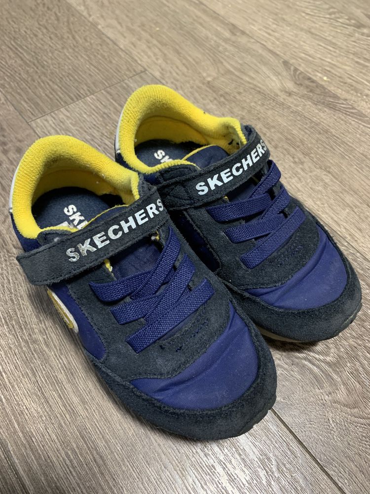 Кросівки Sketchers розмір-25, носили мало .