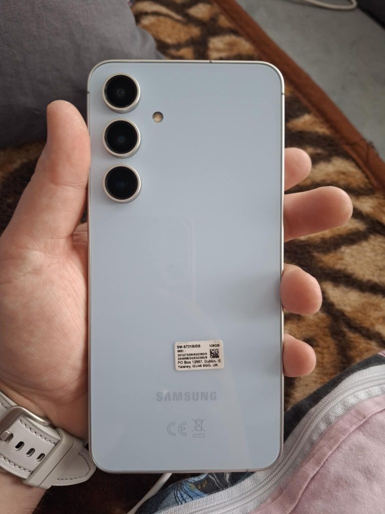 Samsung Galaxy S24FE 8/128 niebieski Jak Nowy Etui Pudełko Dowód zakup