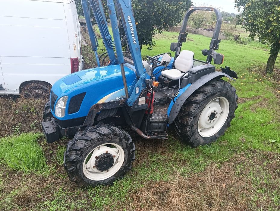 Trator New Holland 60cv carregador frontal