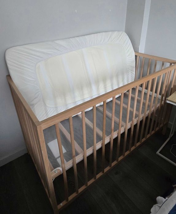 Berço semi novo e pouco usado e com colchão