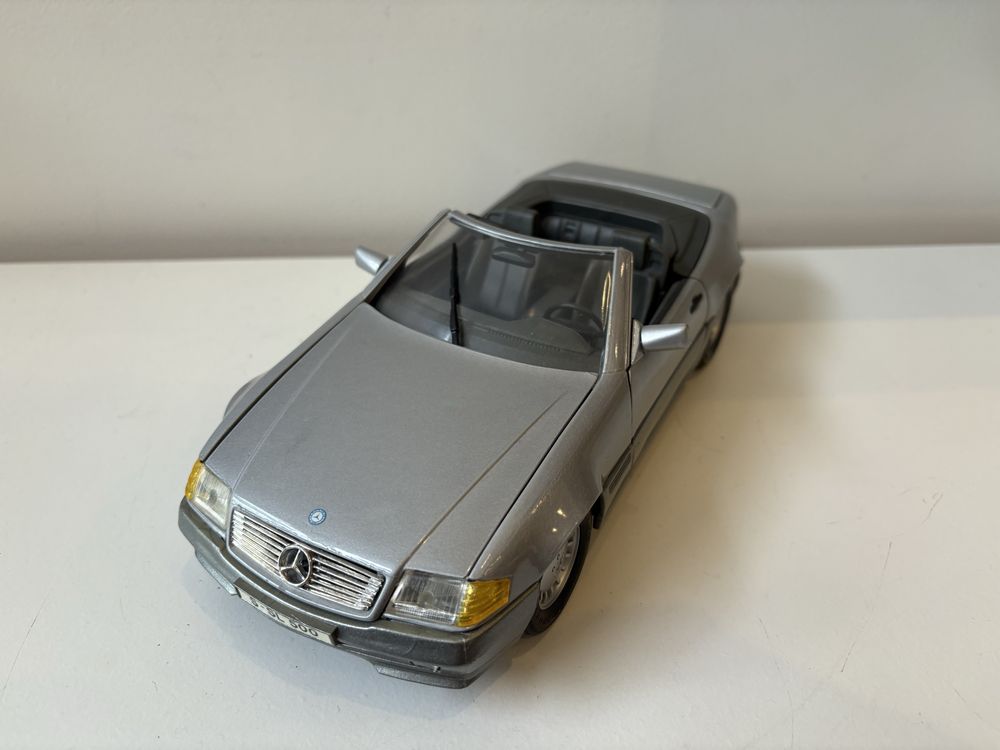 Model Mercedes 500SL R129  1:18 Maisto (bburago welly)