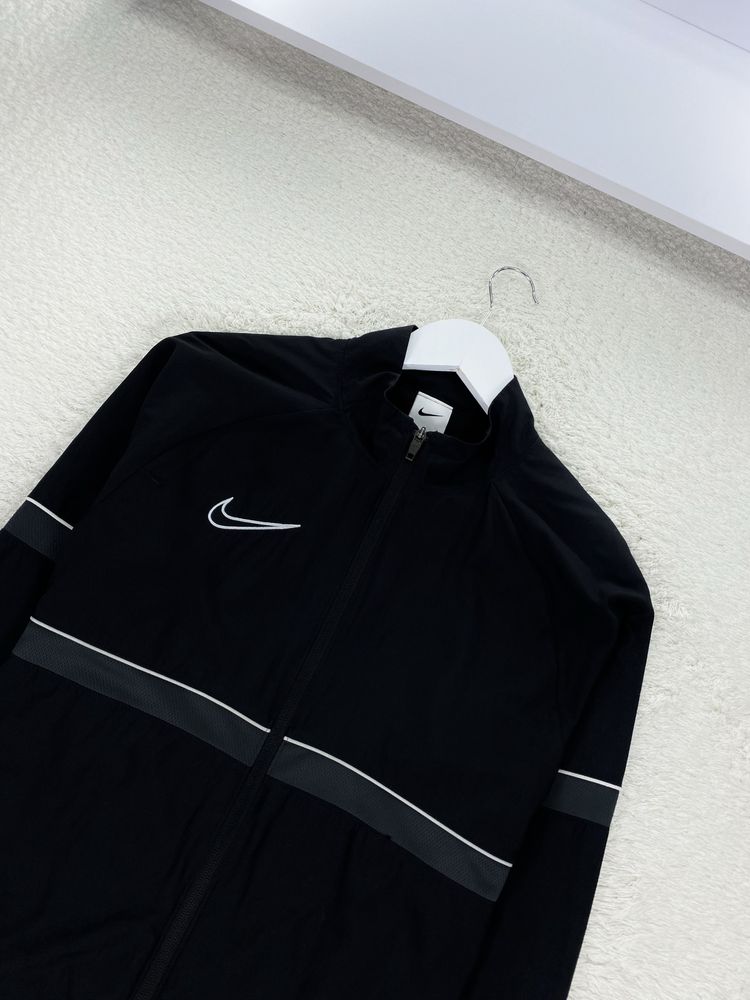 Нейлоновый спортивный костюм Nike Swoosh dri-fit nsw tech