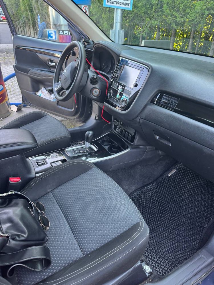 Продам автомобіль Mitsubishi Outlander