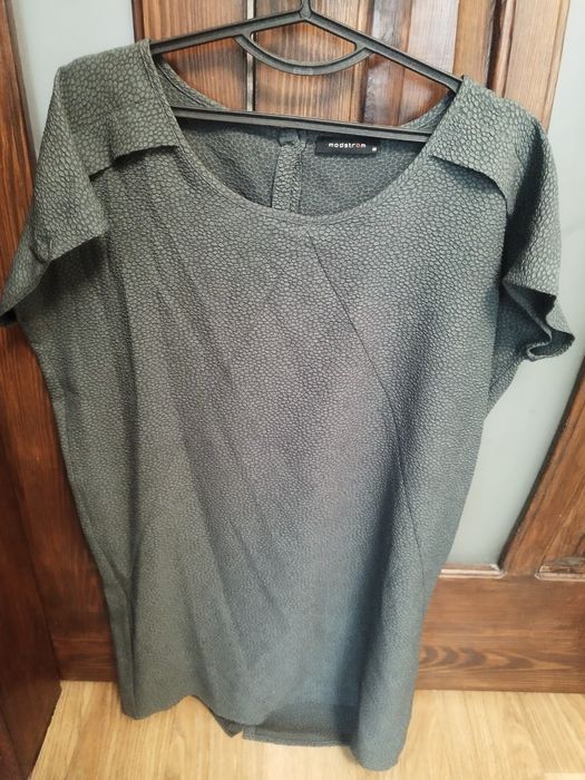 Отдам бесплатно женские платья р.46-50