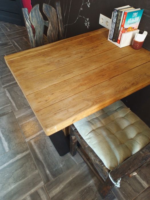 Стіл, стільці з натурального дерева