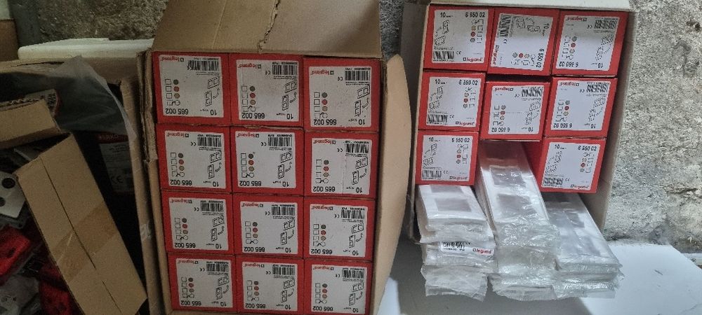 Włącznik  podwójny Legrand Niloe