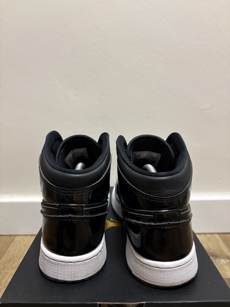 Air Jordan 1 Mid SE czarne skórzane