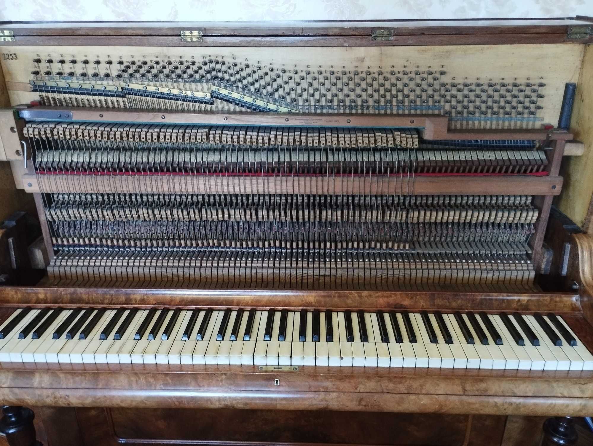 Piękne, zadbane pianino z 1927 r.