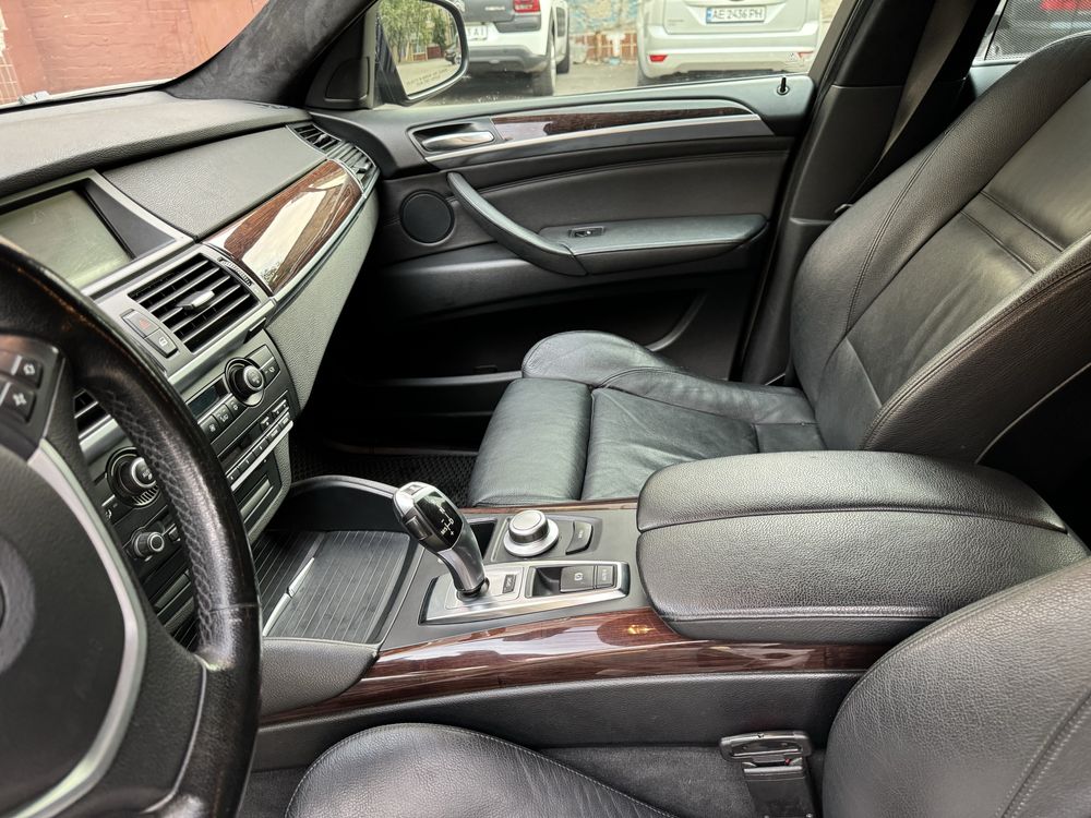 BMW X6 E71 в дуже доброму, доглянутому стані