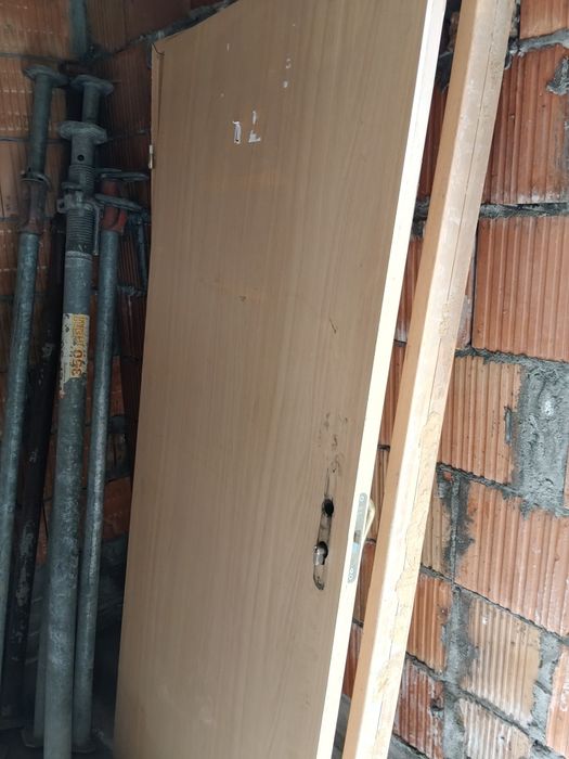 Sprzedam  lub zamienię drzwi wewnętrzne 90/lewe z futryną