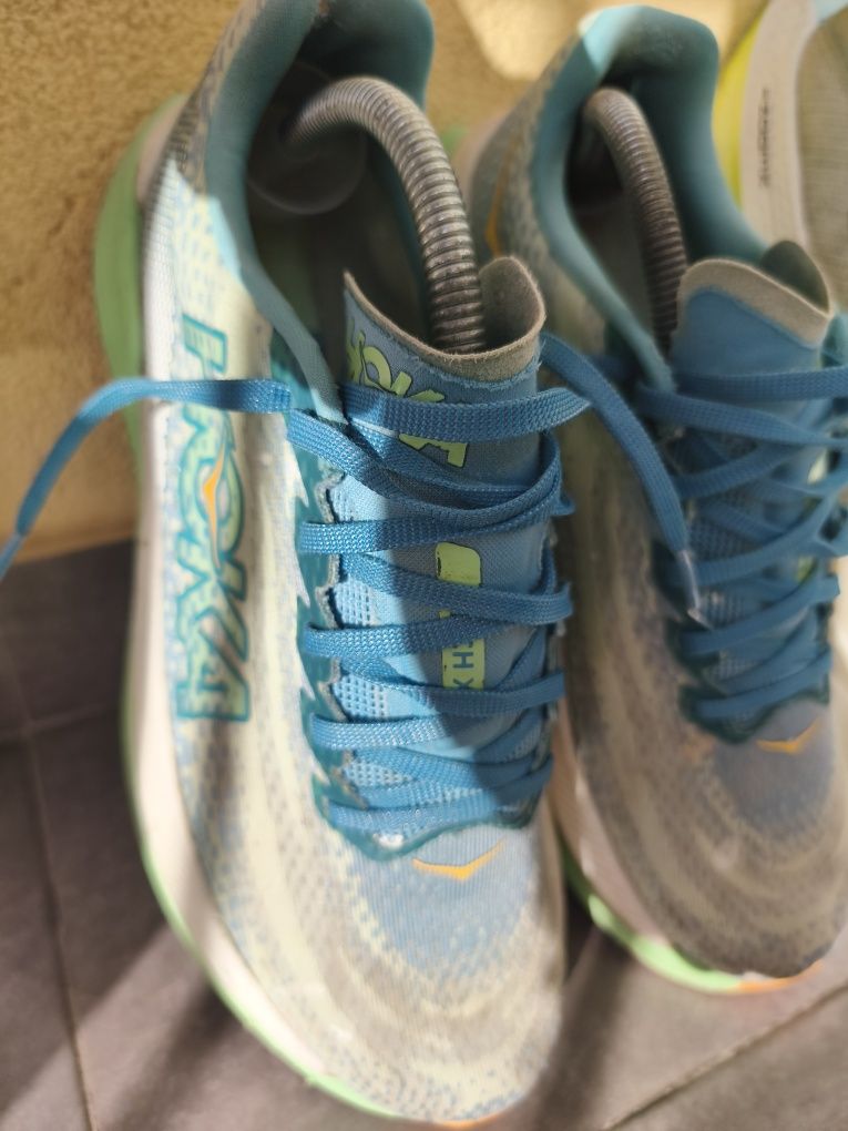 Hoka tennis trail