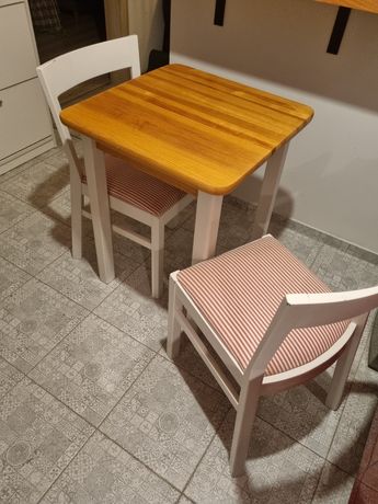 Zestaw stolik + dwa krzesła