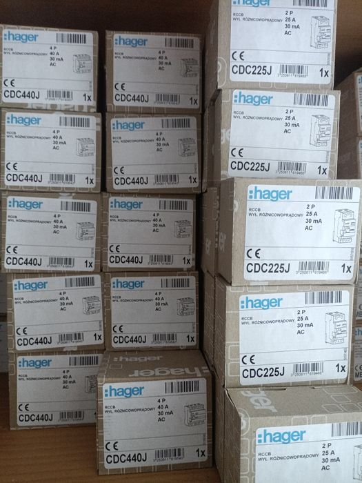 Osprzęt do roździelni Hager i Schrack