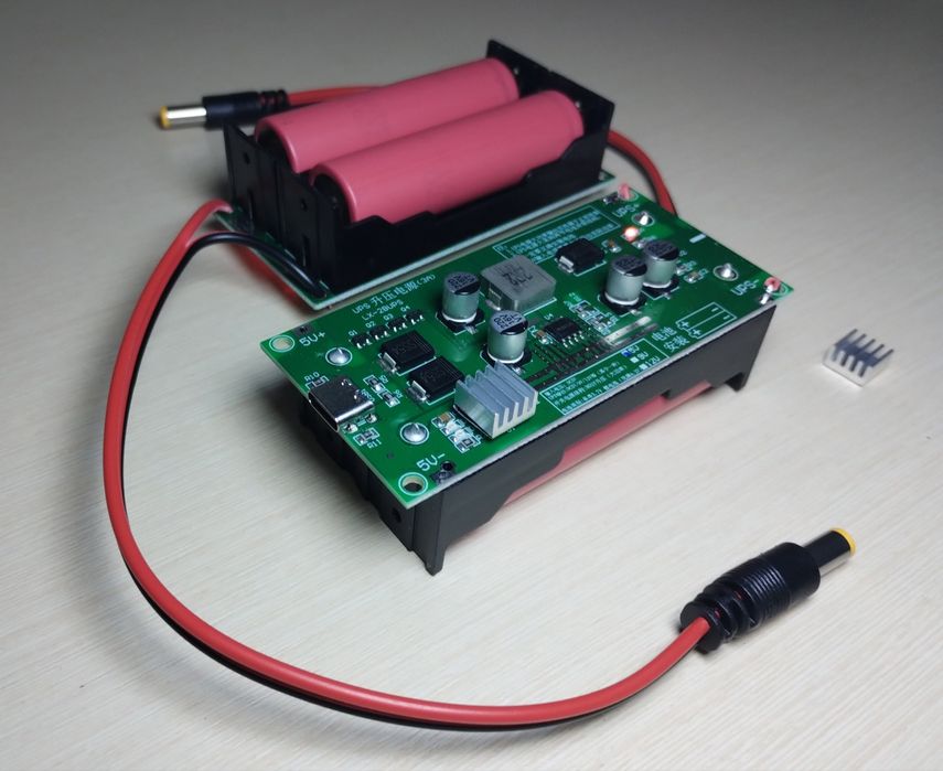 Модуль ДБЖ UPS 12V, 9V, 5V в комплекті з 18650, USB кабель для роутера