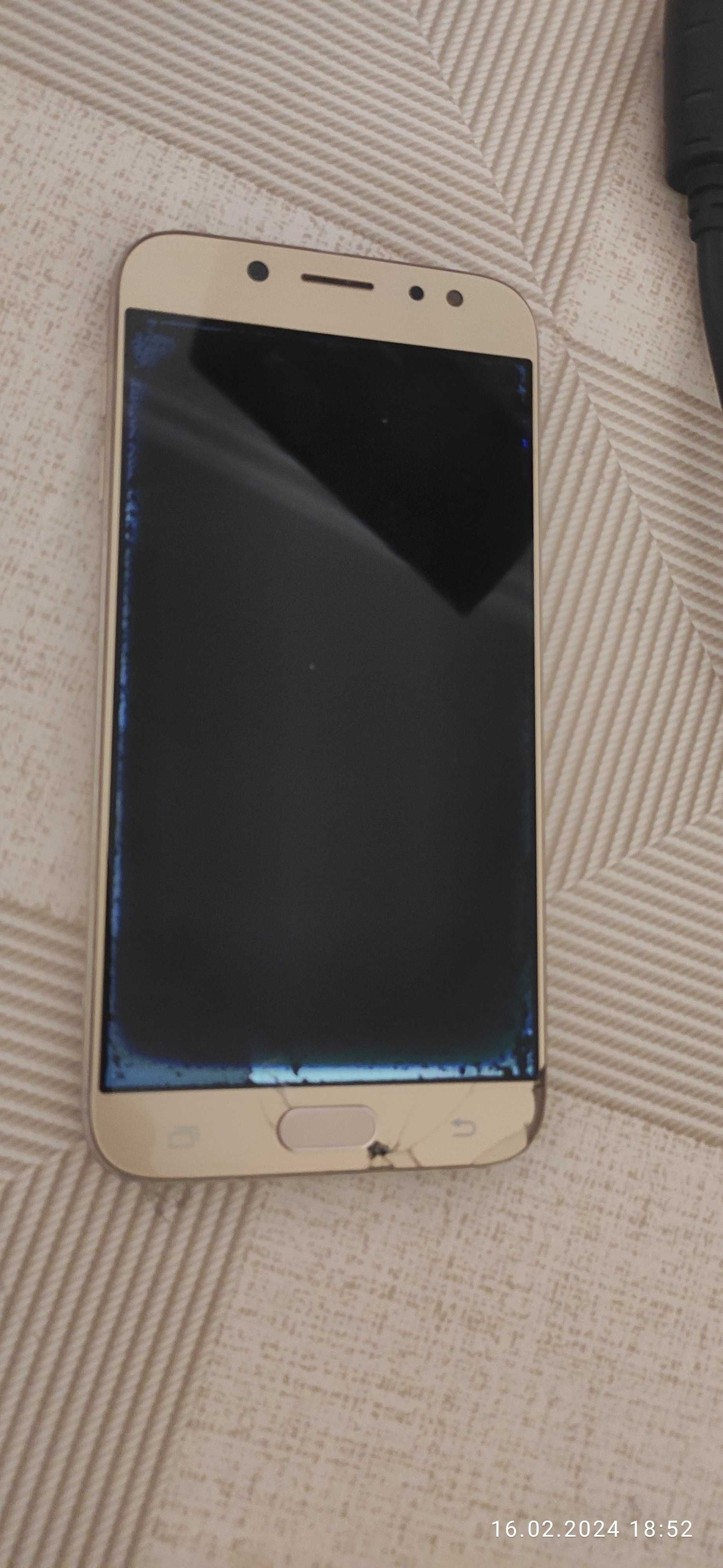 Смартфон Samsung J7