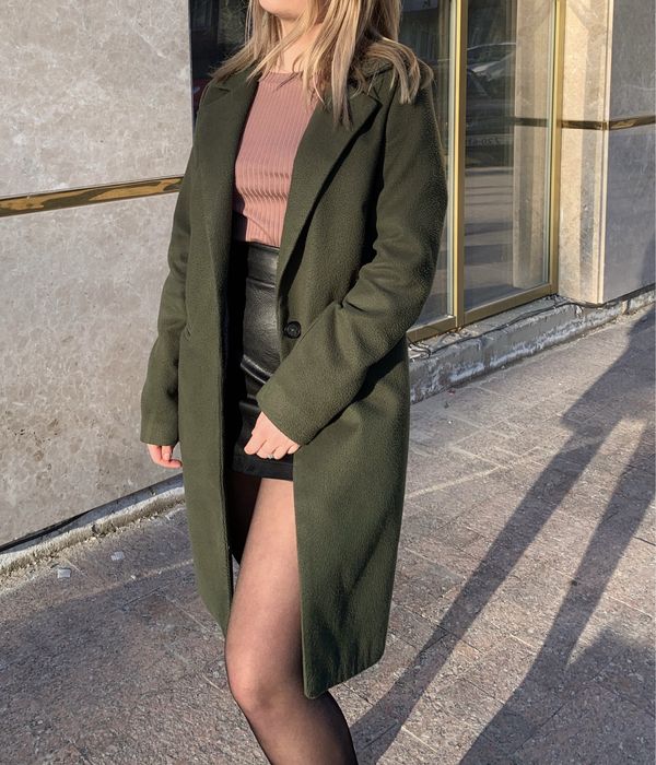 Пальто  жіноче оливкового кольору