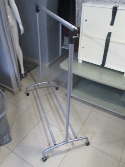 Sprzedam wieszak  - drążek stojący na ubrania.