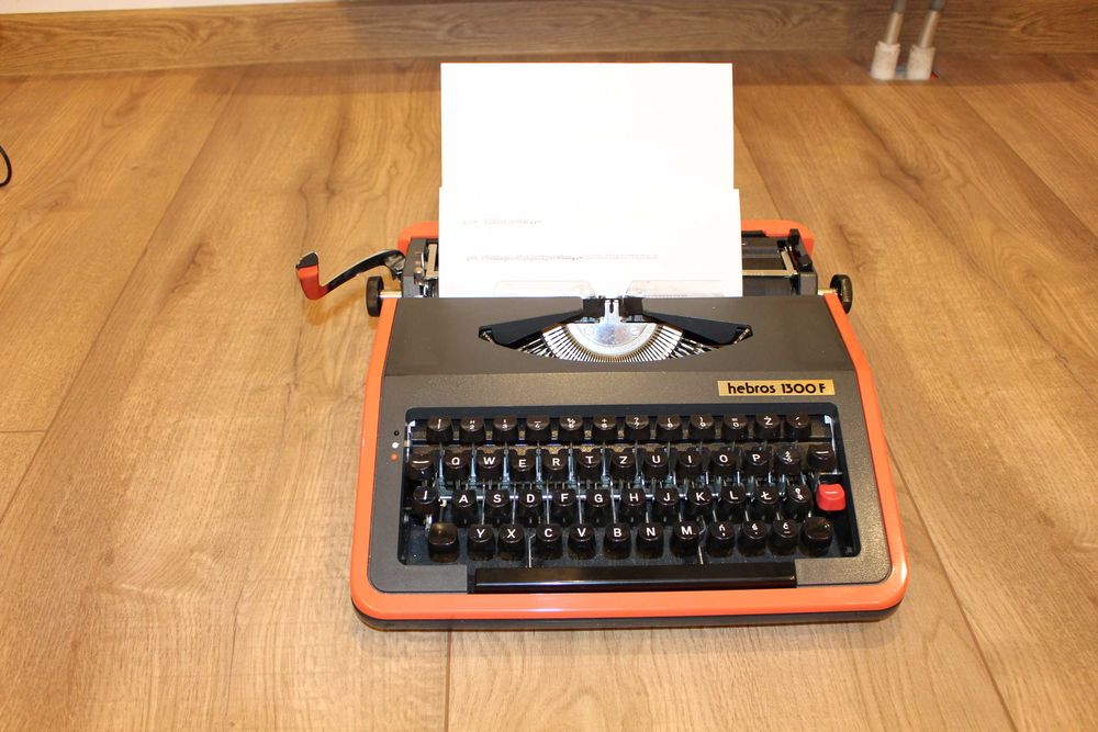 Maszyna do pisania Hebros 1300f