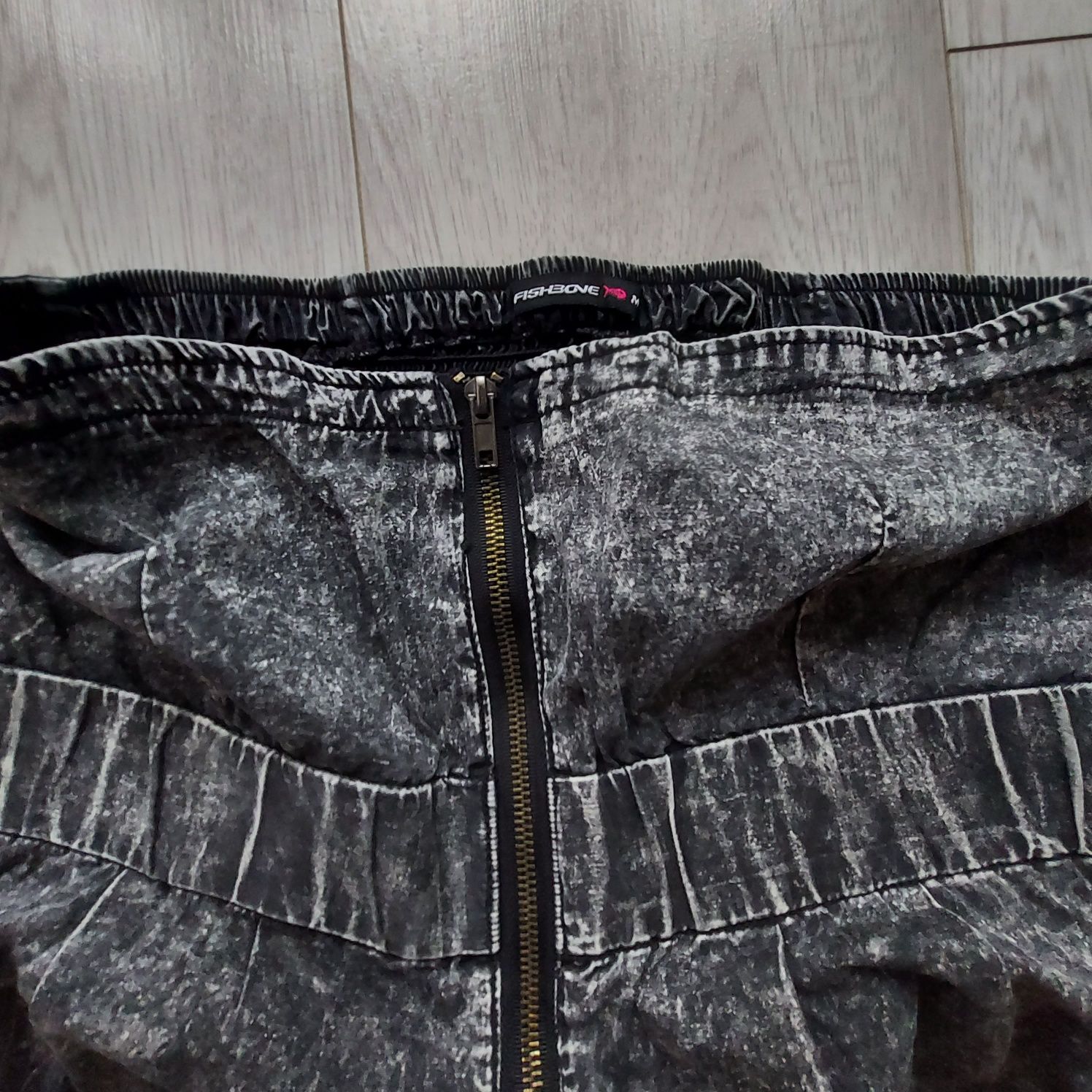 Sukienka z denimu bez ramiączek New Yorker Fishbone