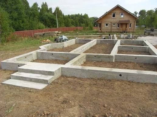 Будівництво фундамента для будинку, забор, гараж