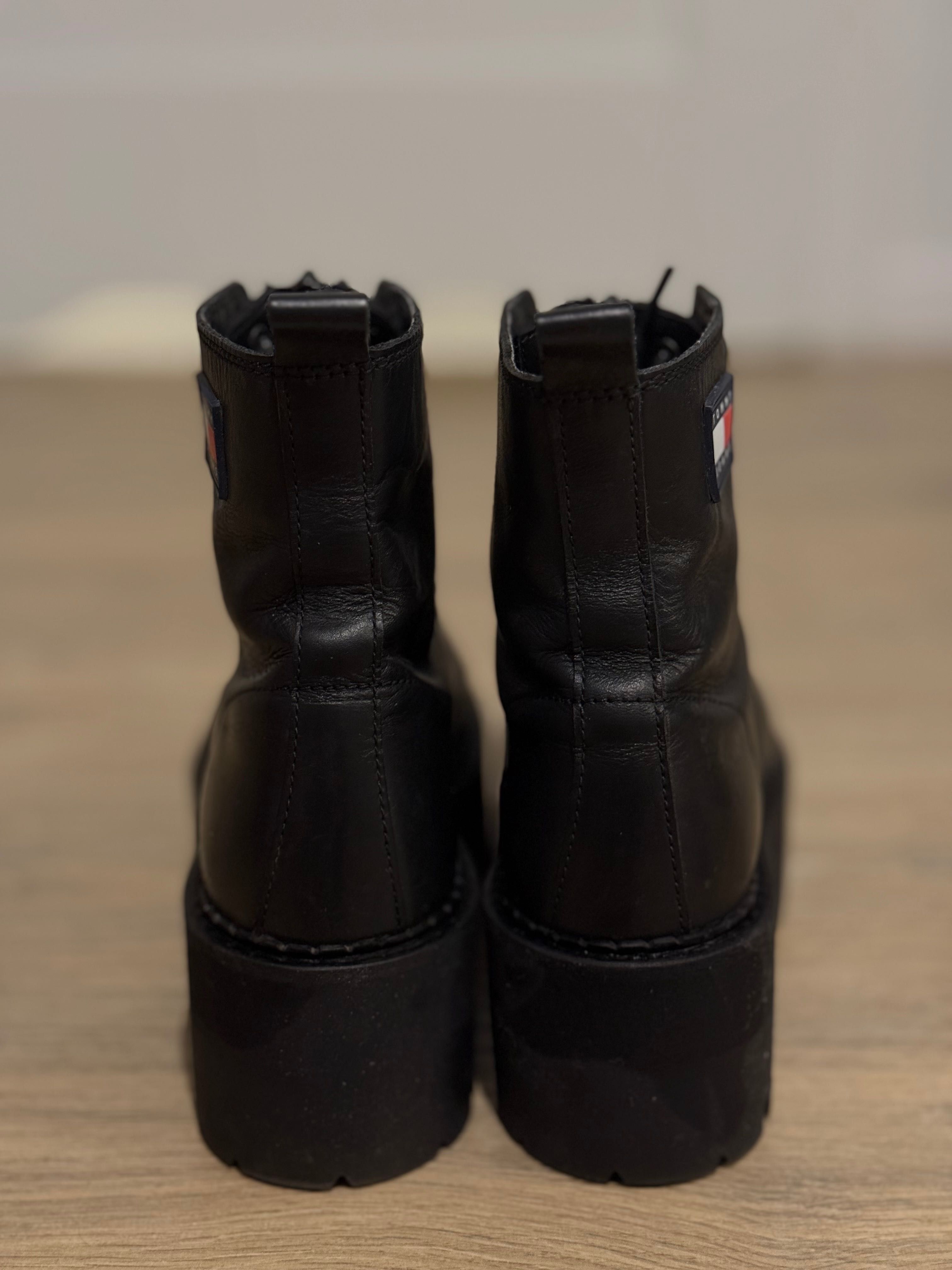 Botki Tommy Hilfiger Tamy Higher 3A EN0EN02005 BDS