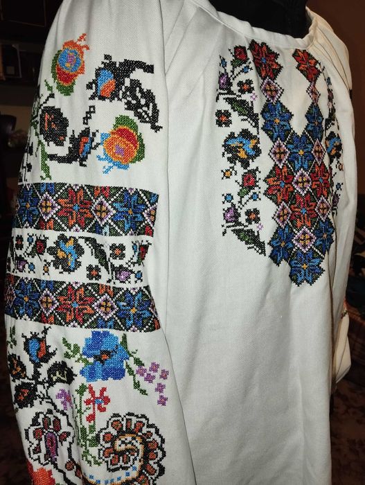 Вишита сорочка, нова