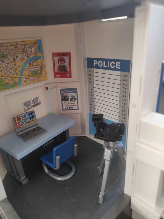Komisariat policji playmobil 6919 + Robot policyjny 70571