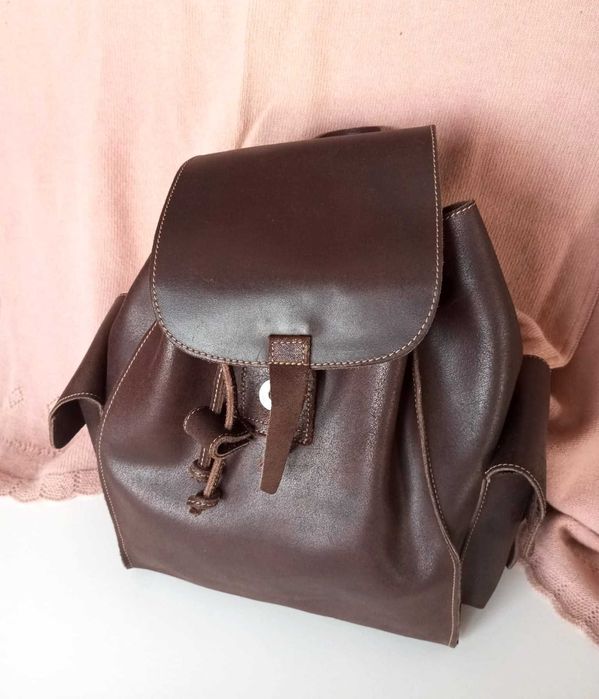 Mochila artesanal, em couro genuíno