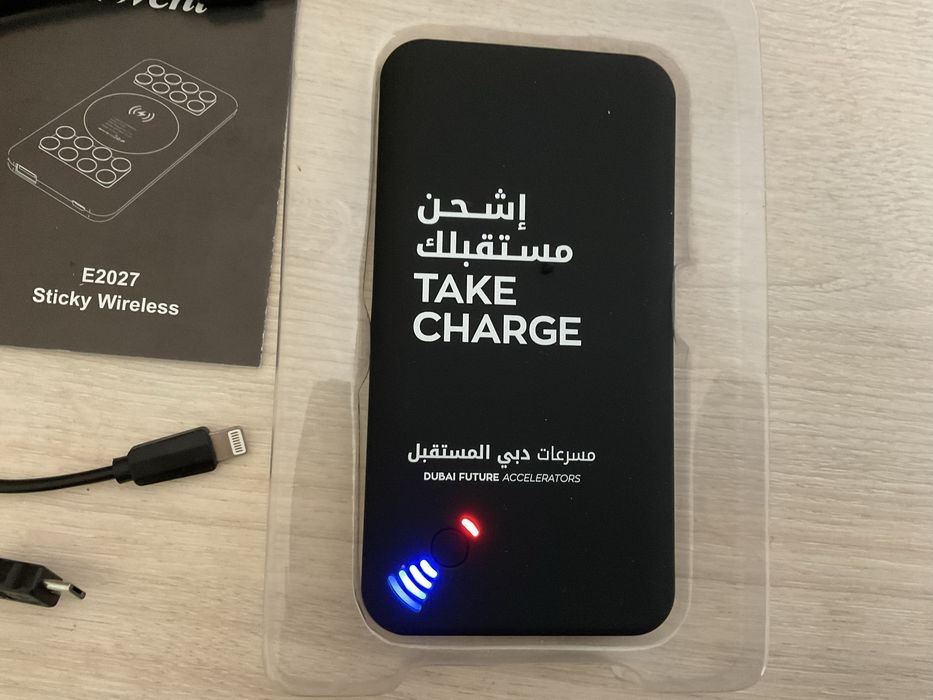 Повербанк 2 в 1: Wirele Charning Pad