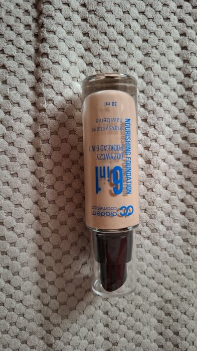 Odżywczy podklad 6 w 1.  05