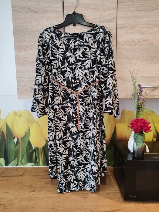 Lekka wizytowa sukienka Zizzi rozmia ok 46/48 poliester/elastan listki