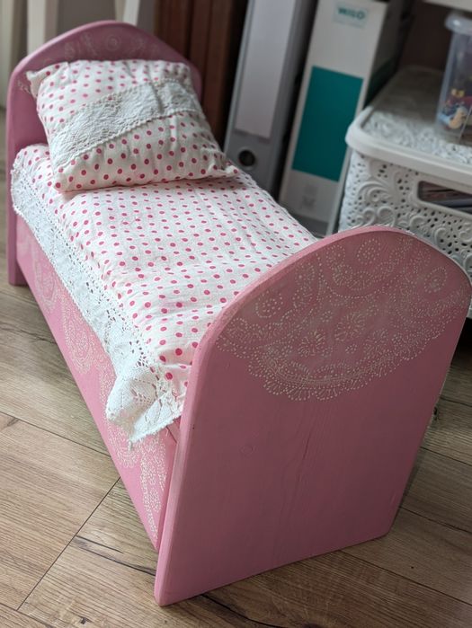 Дерев'яне ліжко для ляльки +білизна