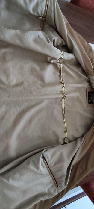 Casaco de pele de cor camel e de marca Camel Active