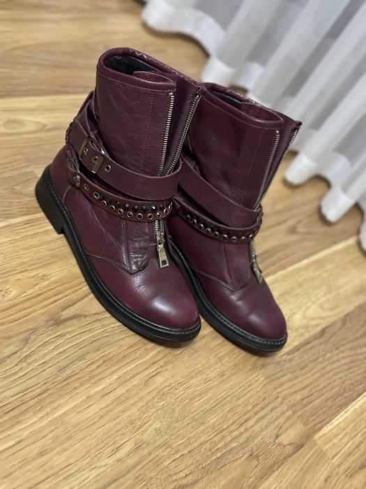 Зимове взуття жіноче шкіряне 39 розмір