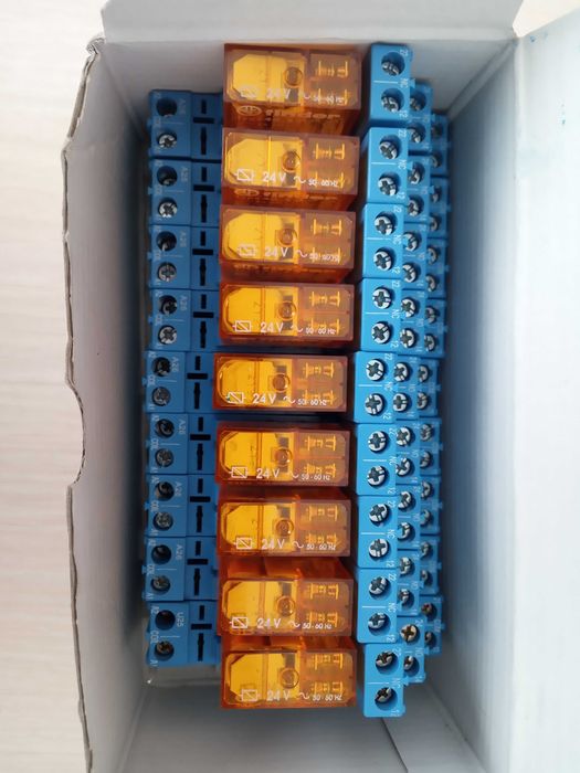 Реле 24 В, АС, 40.52.8.024.0000 Finder с розетками 95.05.SPA - 9шт.