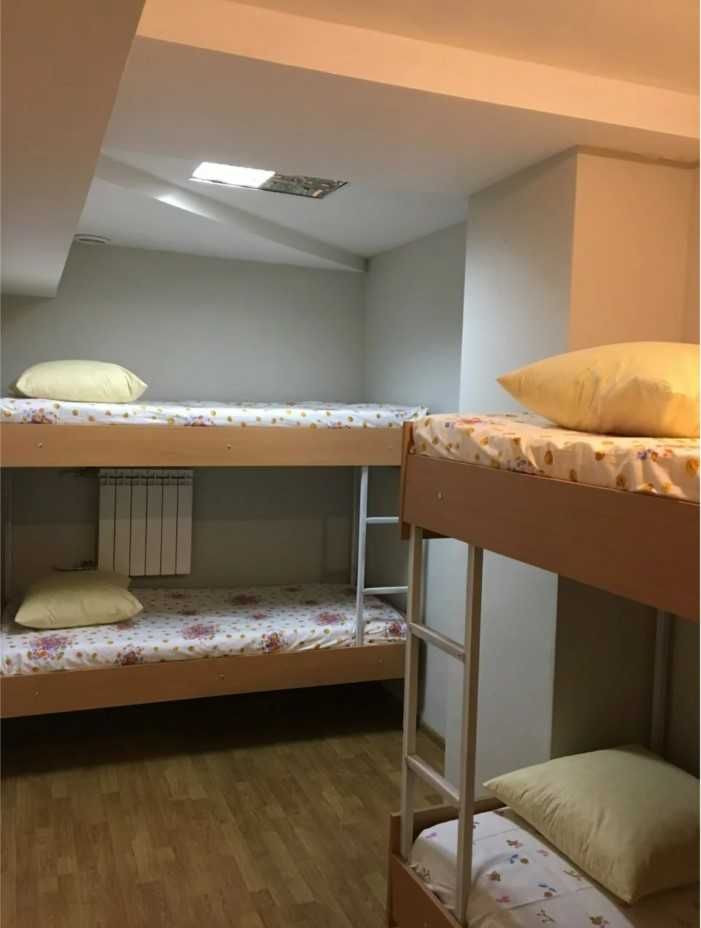 Здам ліжко-місце в 17 м2 кімнаті Університет метро