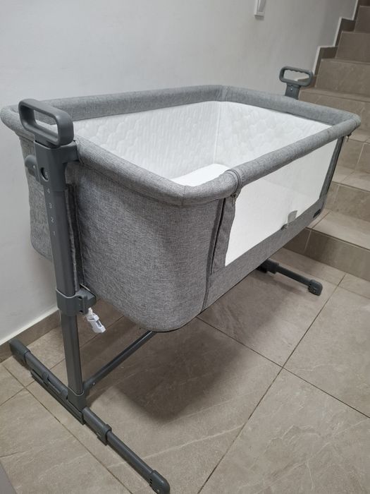 Приставне ліжечко Carrello, сірого кольору, в гарному стані