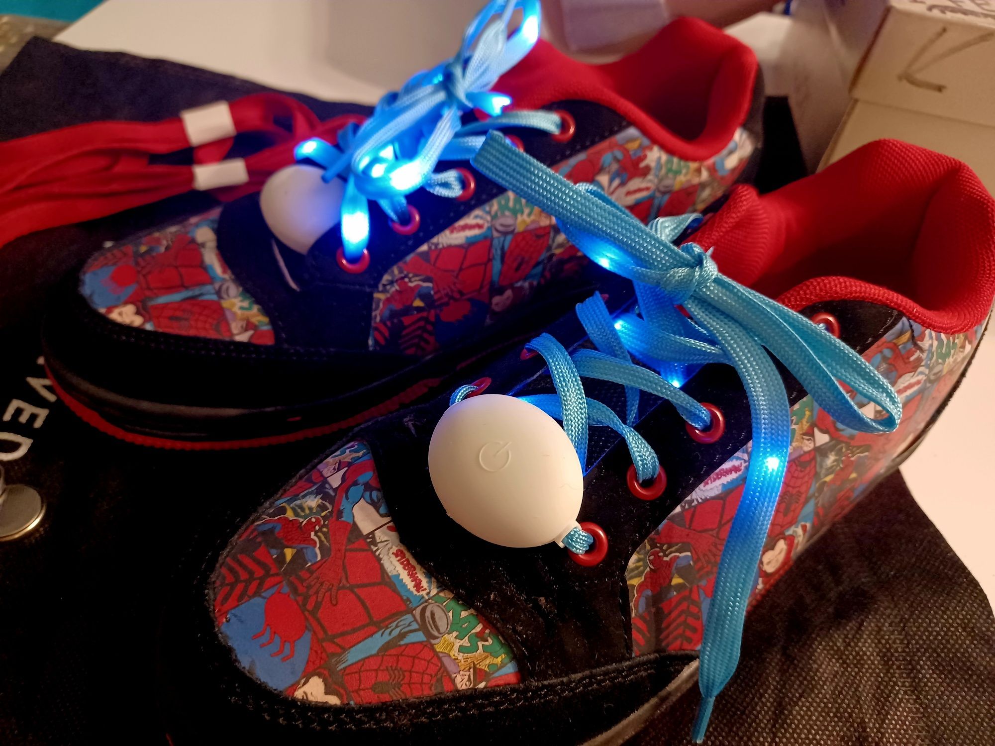 Buty adidasy Marvel  rozmiar 39 nowe
