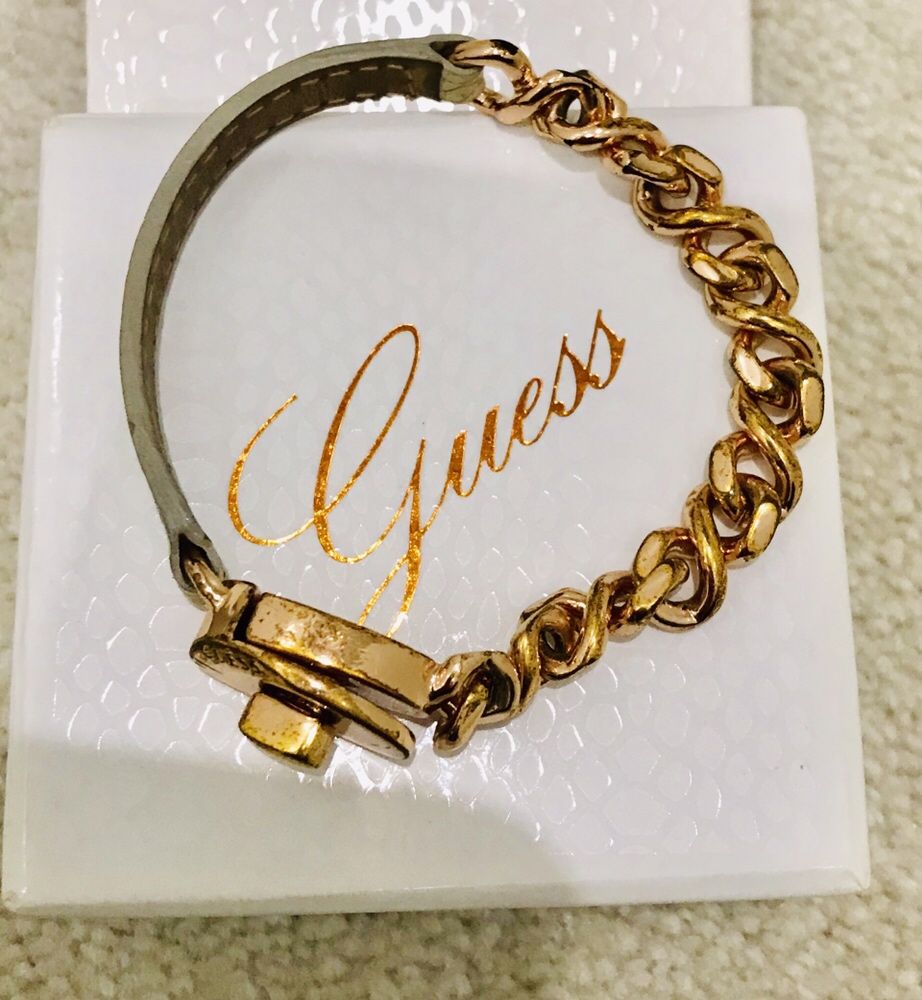 Pulseira Guess Branca com Corrente Dourada