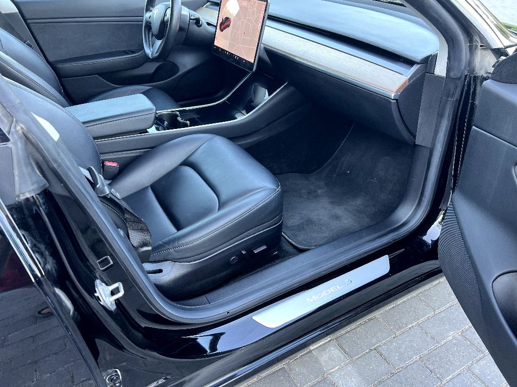 Продам Tesla Model 3 2019